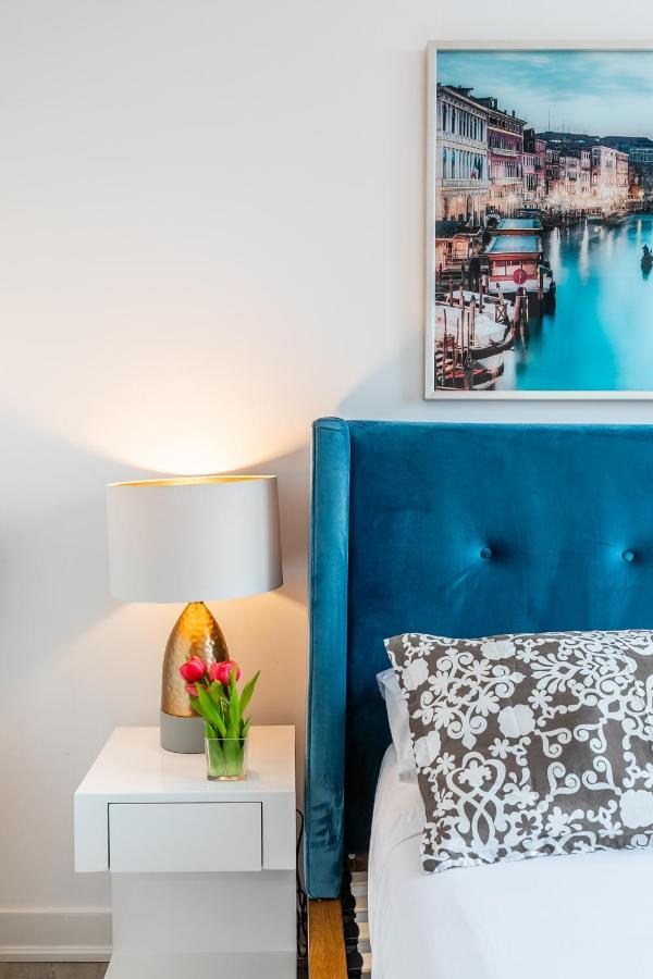 تورونتو Luxury 2 Bedroom In The Heart Of Entertainment District W/ Cn Tower View المظهر الخارجي الصورة