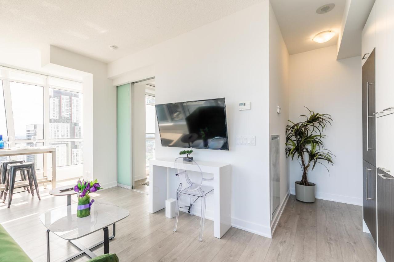 تورونتو Luxury 2 Bedroom In The Heart Of Entertainment District W/ Cn Tower View المظهر الخارجي الصورة