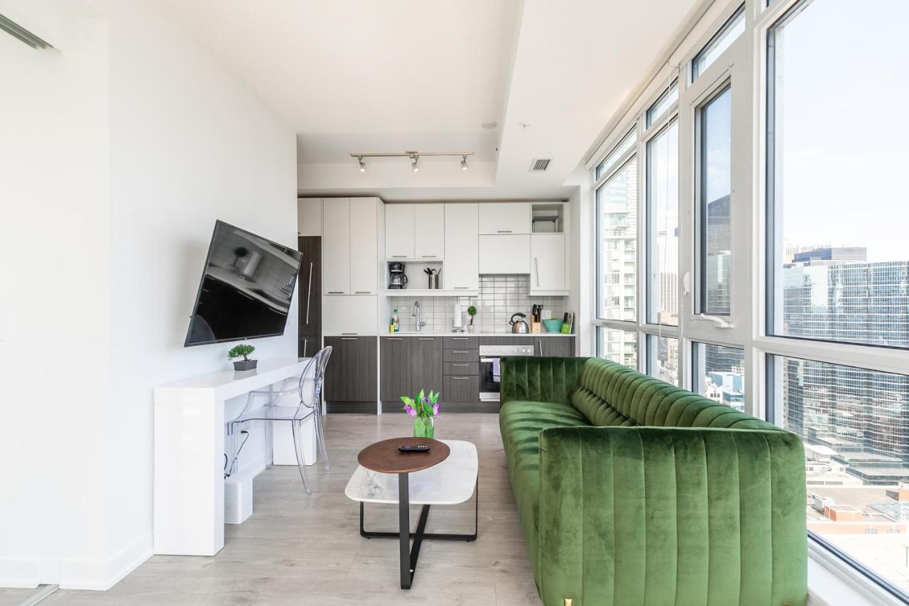 تورونتو Luxury 2 Bedroom In The Heart Of Entertainment District W/ Cn Tower View المظهر الخارجي الصورة