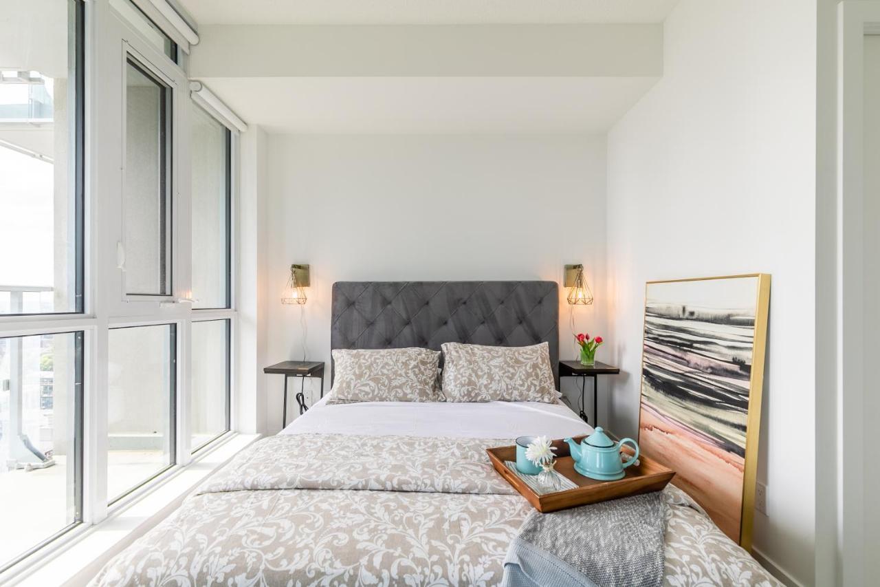 تورونتو Luxury 2 Bedroom In The Heart Of Entertainment District W/ Cn Tower View المظهر الخارجي الصورة
