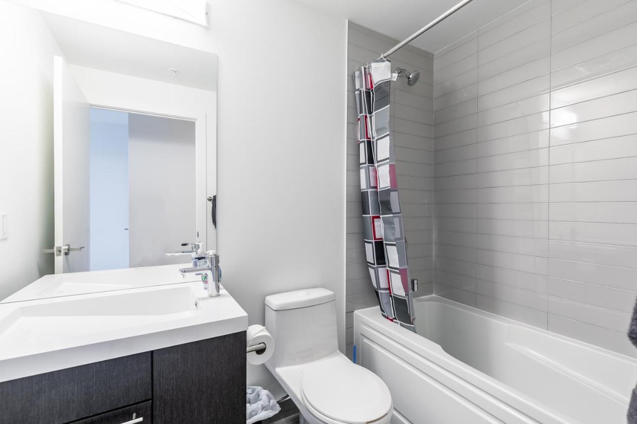 تورونتو Luxury 2 Bedroom In The Heart Of Entertainment District W/ Cn Tower View المظهر الخارجي الصورة
