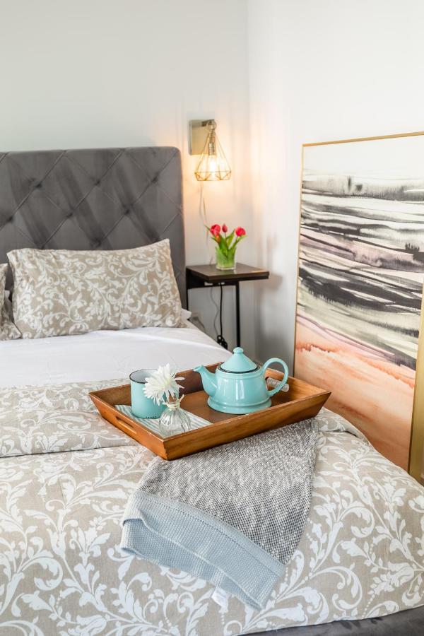 تورونتو Luxury 2 Bedroom In The Heart Of Entertainment District W/ Cn Tower View المظهر الخارجي الصورة
