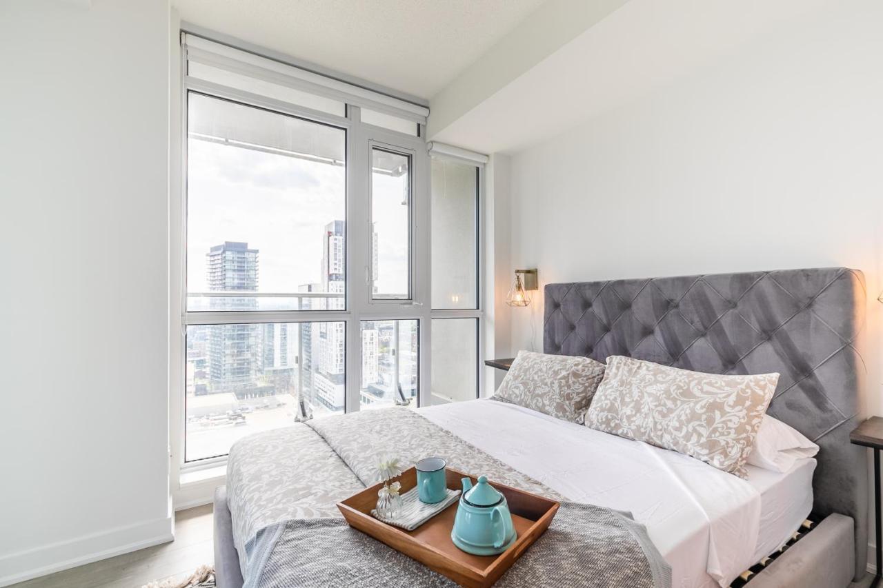 تورونتو Luxury 2 Bedroom In The Heart Of Entertainment District W/ Cn Tower View المظهر الخارجي الصورة