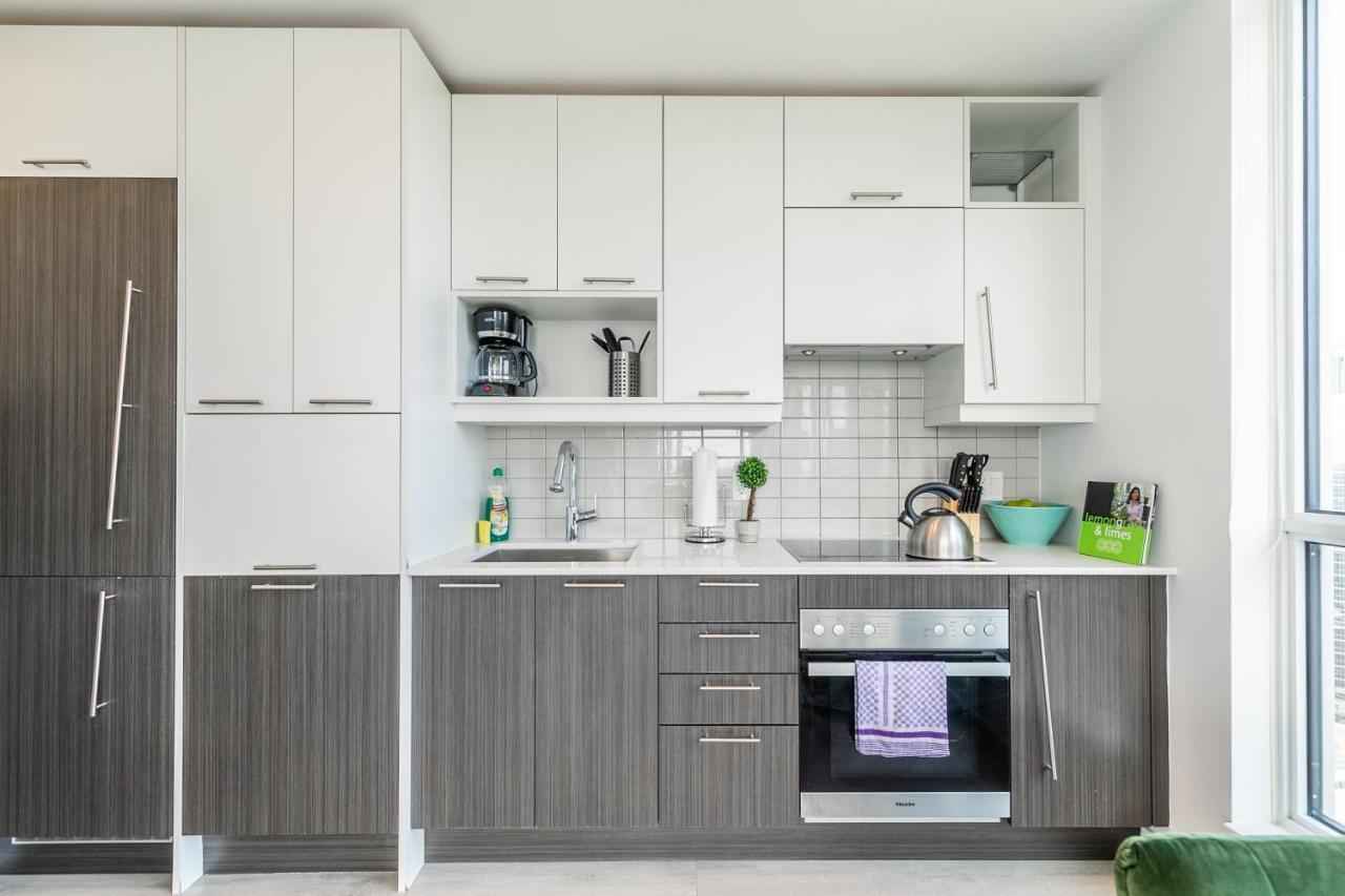 تورونتو Luxury 2 Bedroom In The Heart Of Entertainment District W/ Cn Tower View المظهر الخارجي الصورة