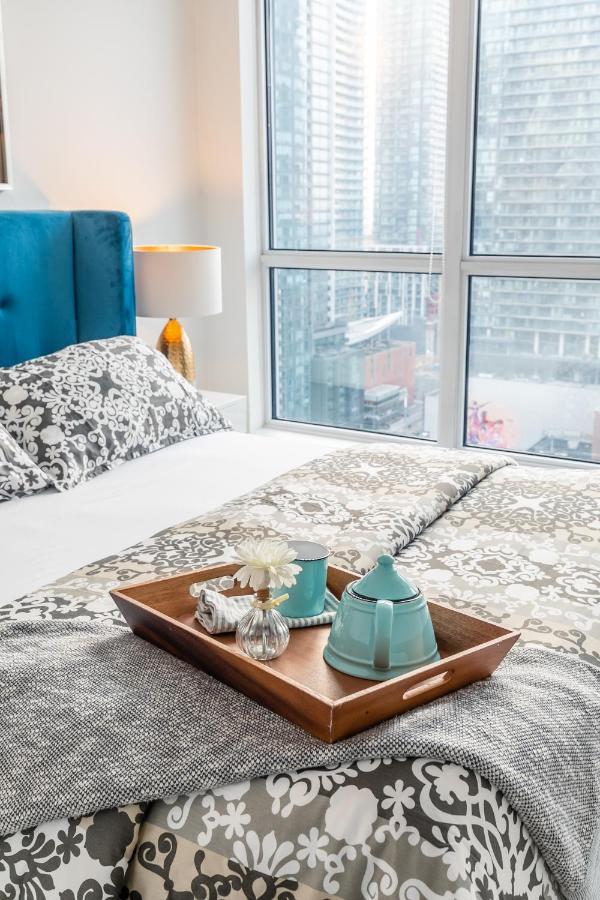 تورونتو Luxury 2 Bedroom In The Heart Of Entertainment District W/ Cn Tower View المظهر الخارجي الصورة