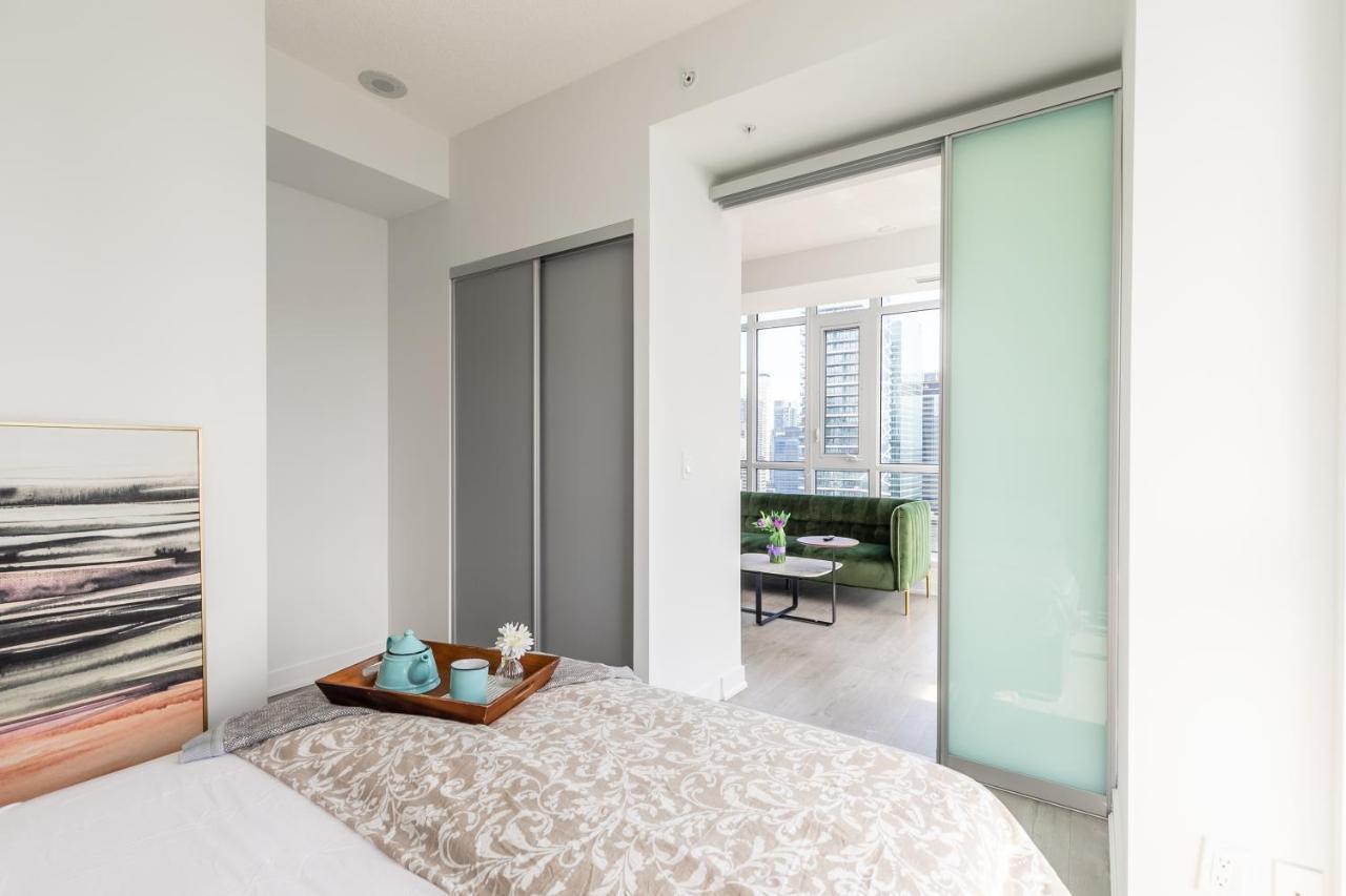 تورونتو Luxury 2 Bedroom In The Heart Of Entertainment District W/ Cn Tower View المظهر الخارجي الصورة