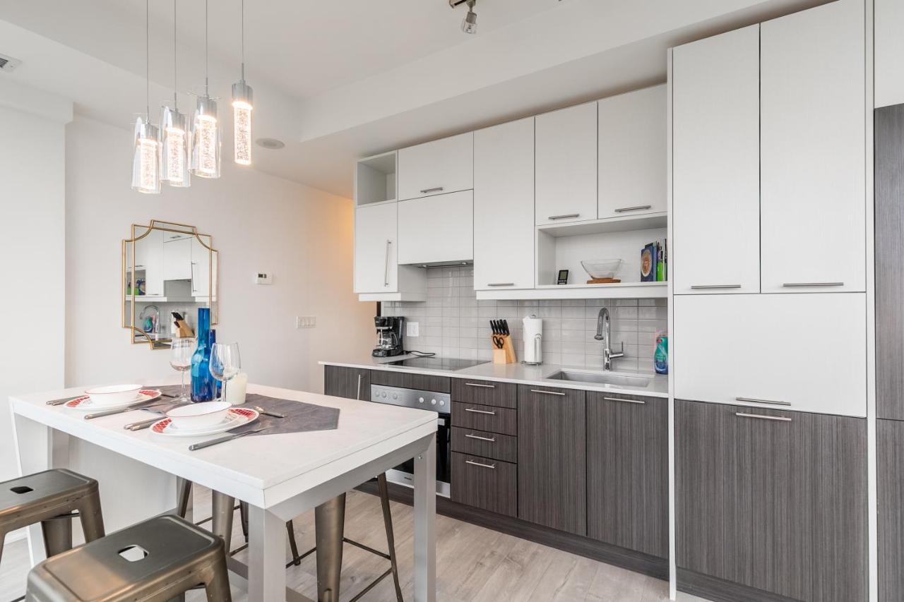 تورونتو Luxury 2 Bedroom In The Heart Of Entertainment District W/ Cn Tower View المظهر الخارجي الصورة