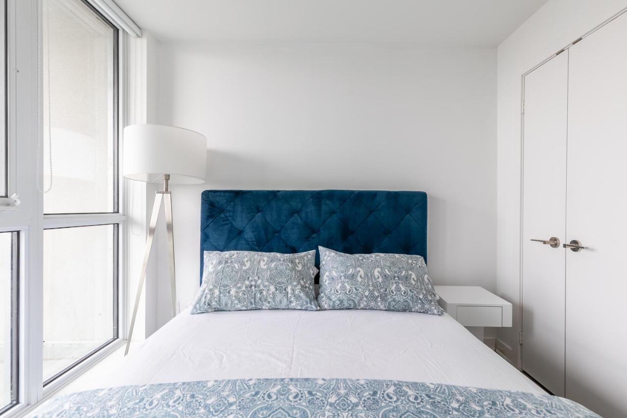 تورونتو Luxury 2 Bedroom In The Heart Of Entertainment District W/ Cn Tower View المظهر الخارجي الصورة