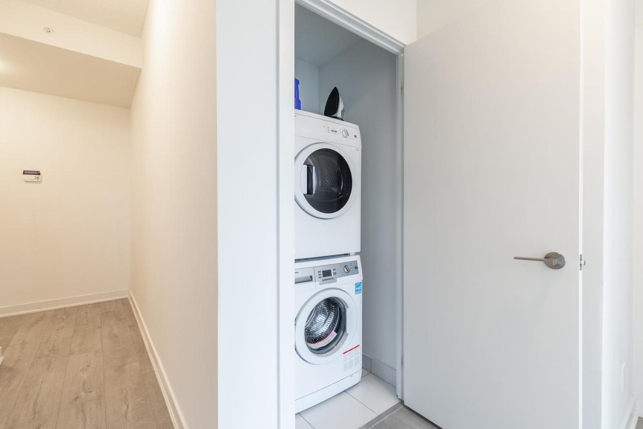 تورونتو Luxury 2 Bedroom In The Heart Of Entertainment District W/ Cn Tower View المظهر الخارجي الصورة