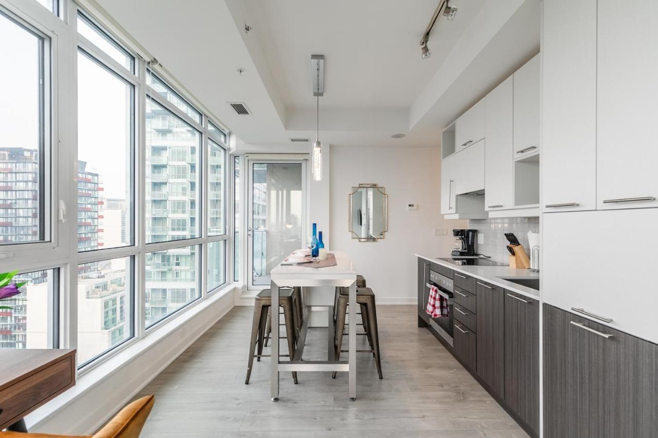 تورونتو Luxury 2 Bedroom In The Heart Of Entertainment District W/ Cn Tower View المظهر الخارجي الصورة