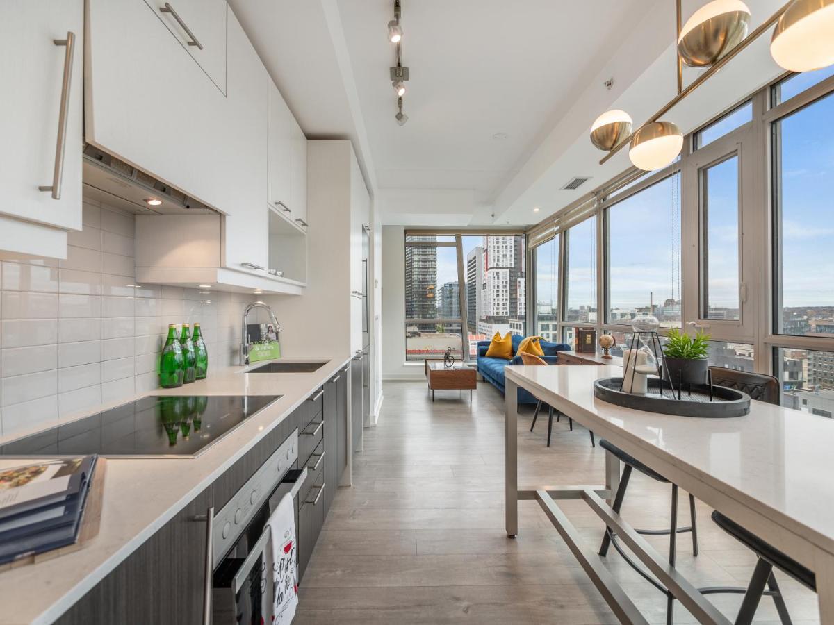 تورونتو Luxury 2 Bedroom In The Heart Of Entertainment District W/ Cn Tower View المظهر الخارجي الصورة