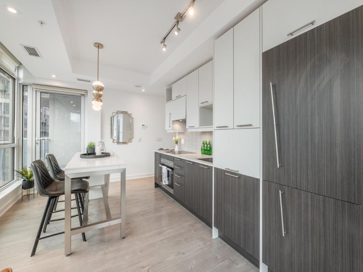 تورونتو Luxury 2 Bedroom In The Heart Of Entertainment District W/ Cn Tower View المظهر الخارجي الصورة